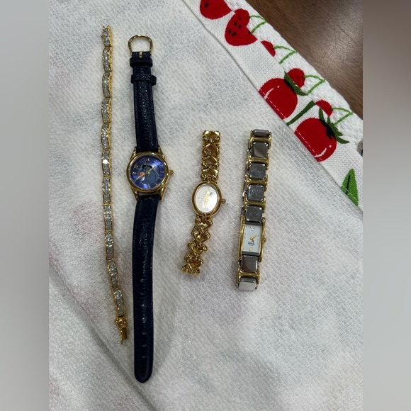 Used Disney watch lot - Picture 6 of 6